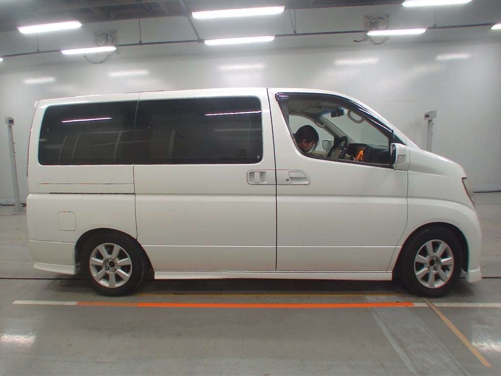 NISSAN ELGRAND