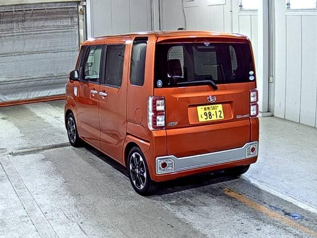 DAIHATSU WAKE