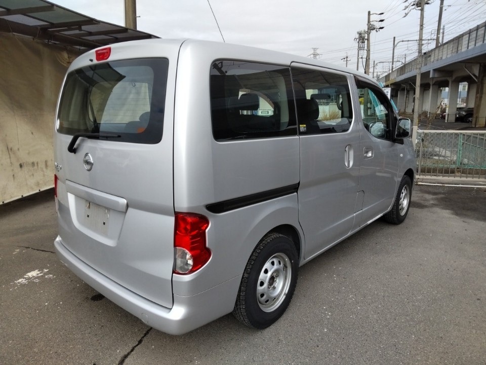 NISSAN NV200