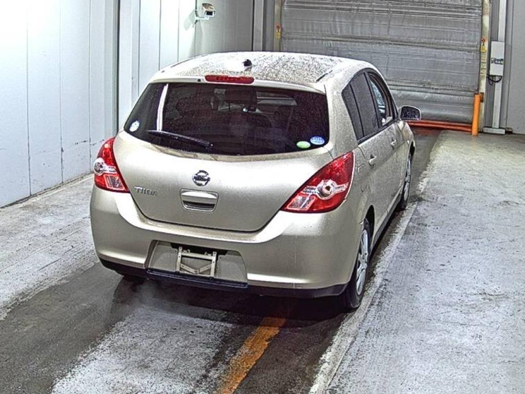 NISSAN TIIDA