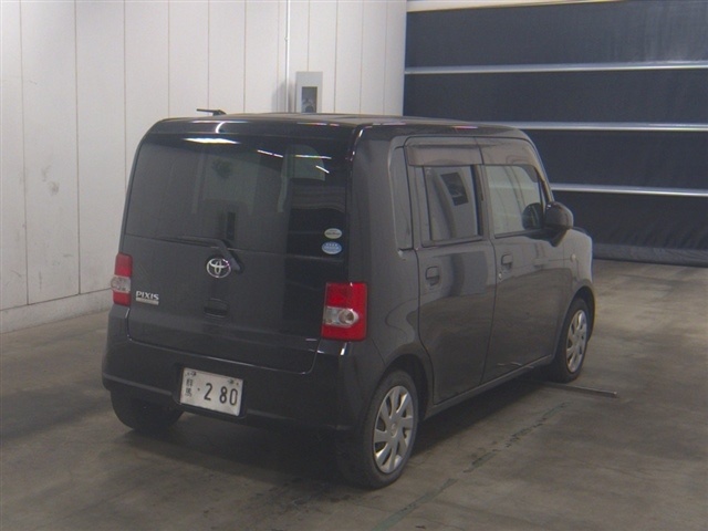 TOYOTA PIXIS SPACE