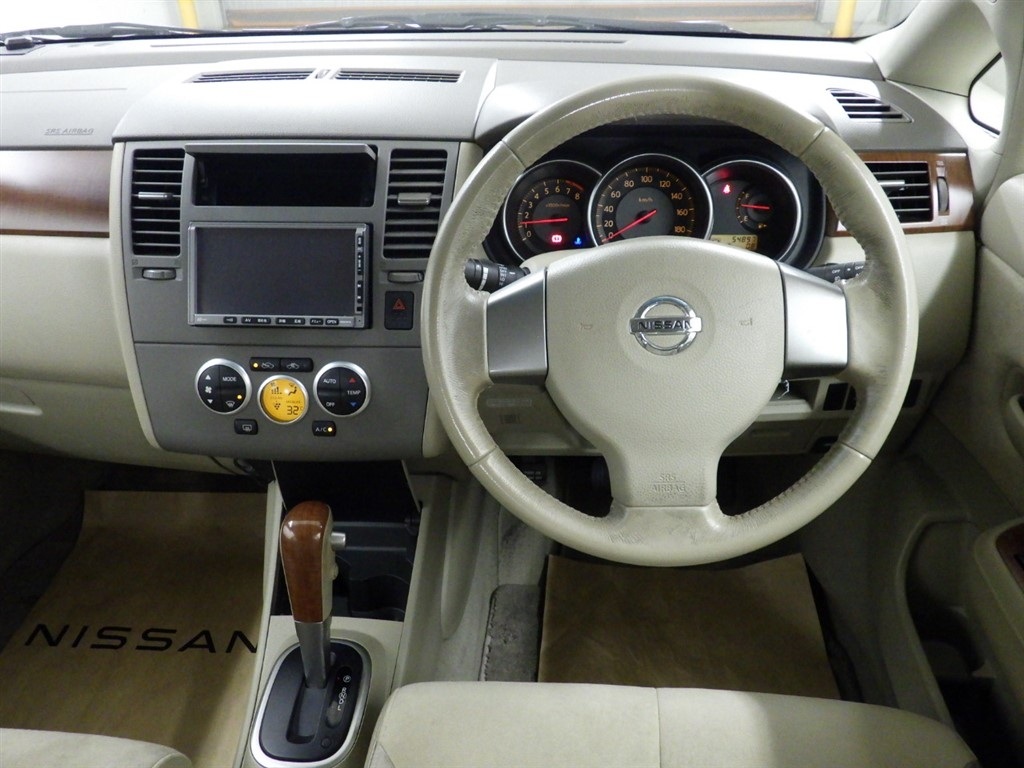 NISSAN TIIDA LATIO