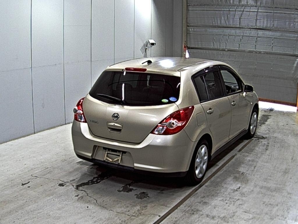 NISSAN TIIDA