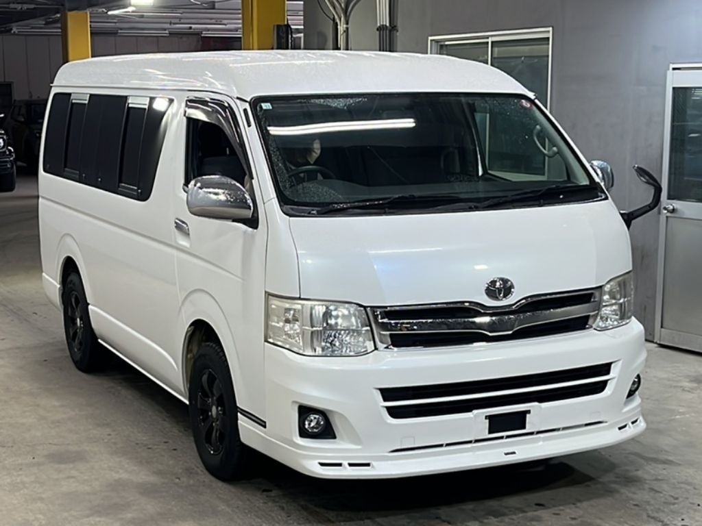 TOYOTA HIACE