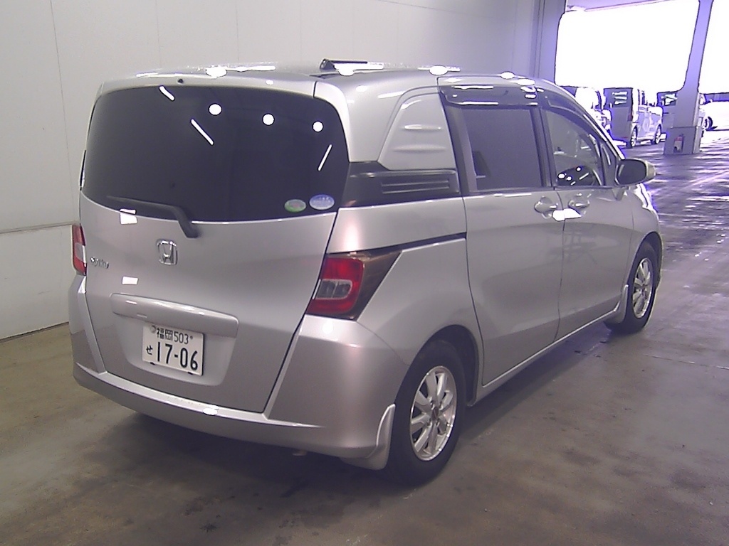 HONDA FREED SPIKE