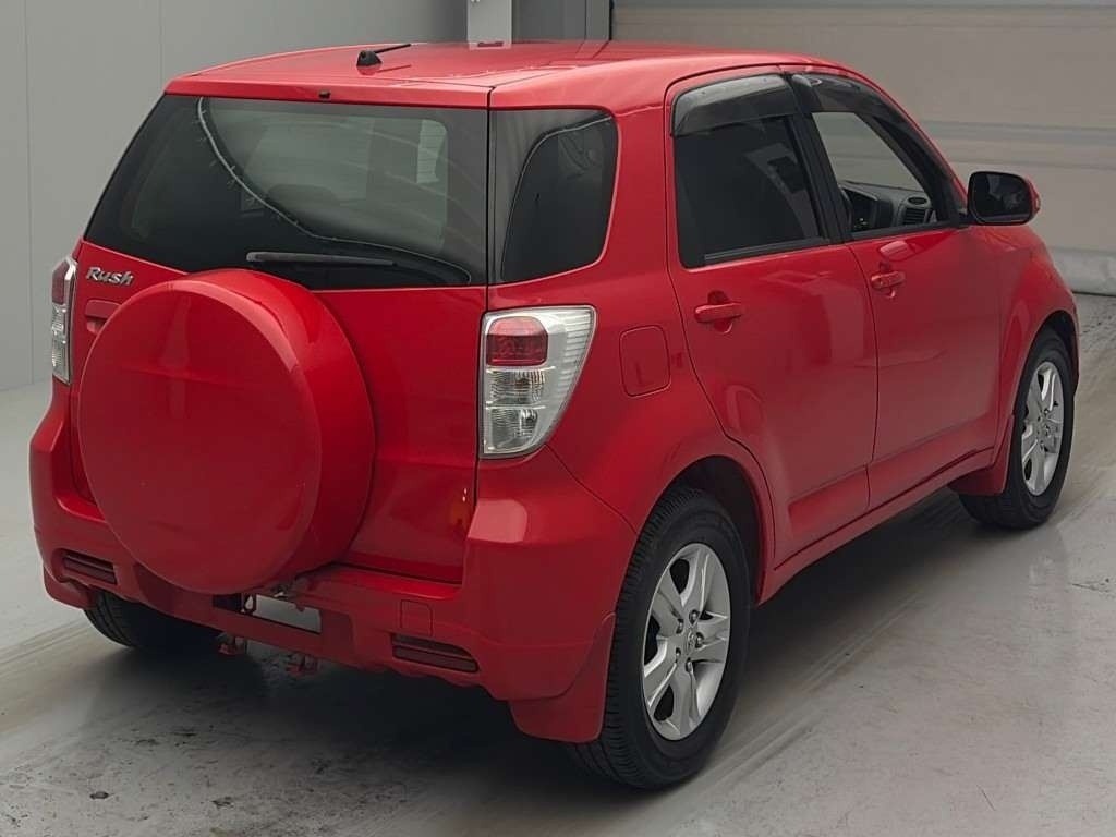 TOYOTA RUSH
