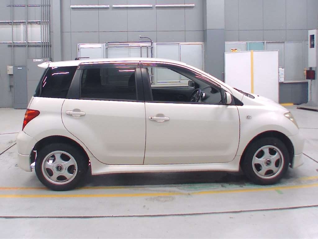 TOYOTA IST
