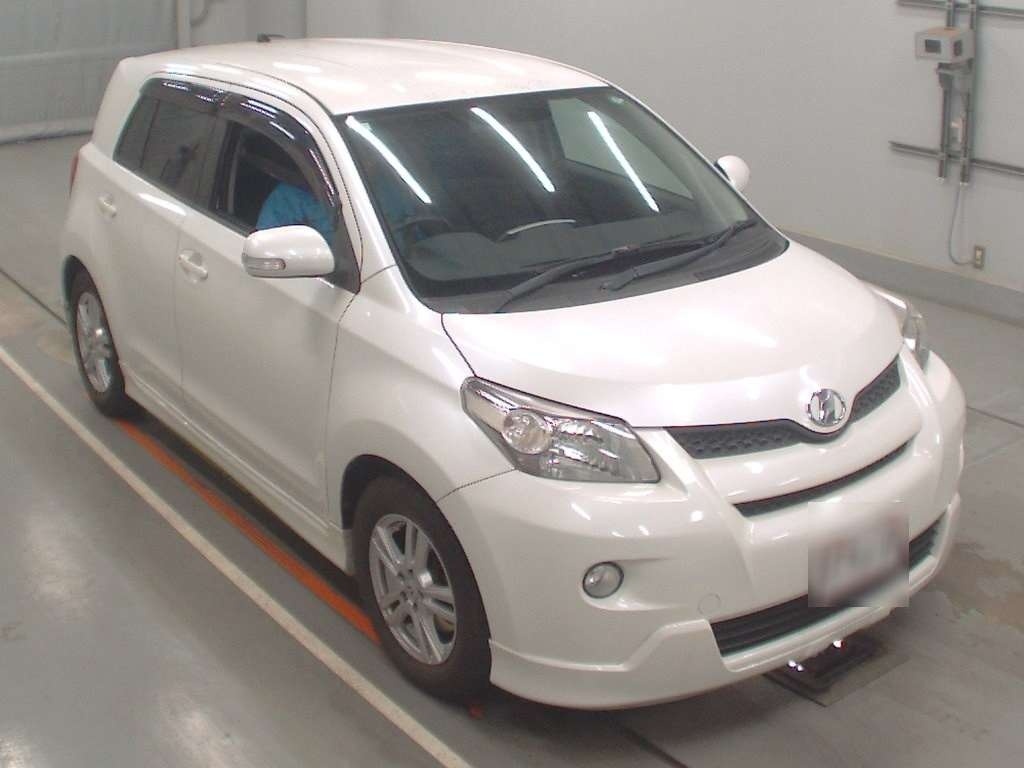 TOYOTA IST