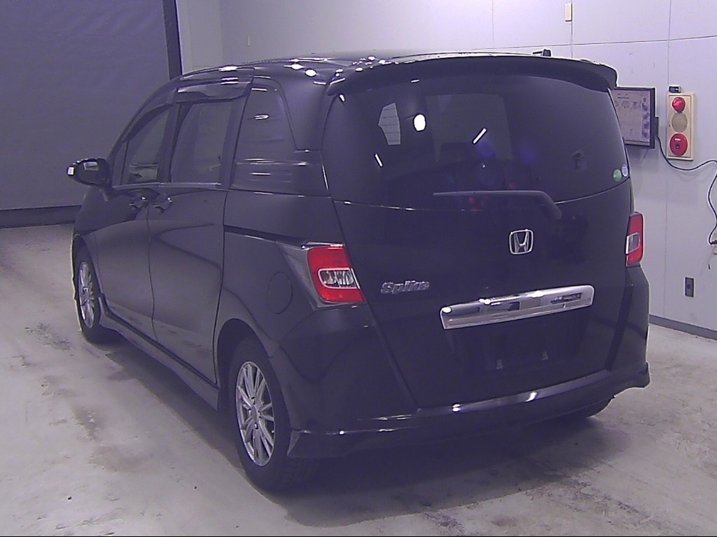 HONDA FREED SPIKE
