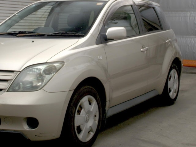 TOYOTA IST