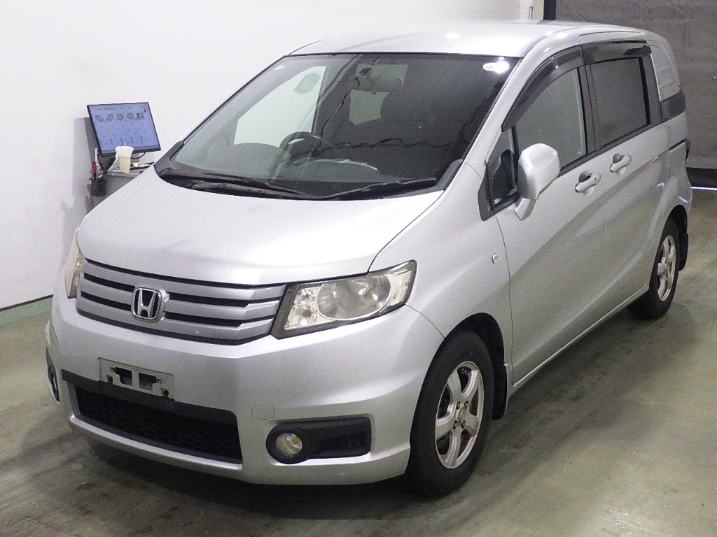HONDA FREED SPIKE