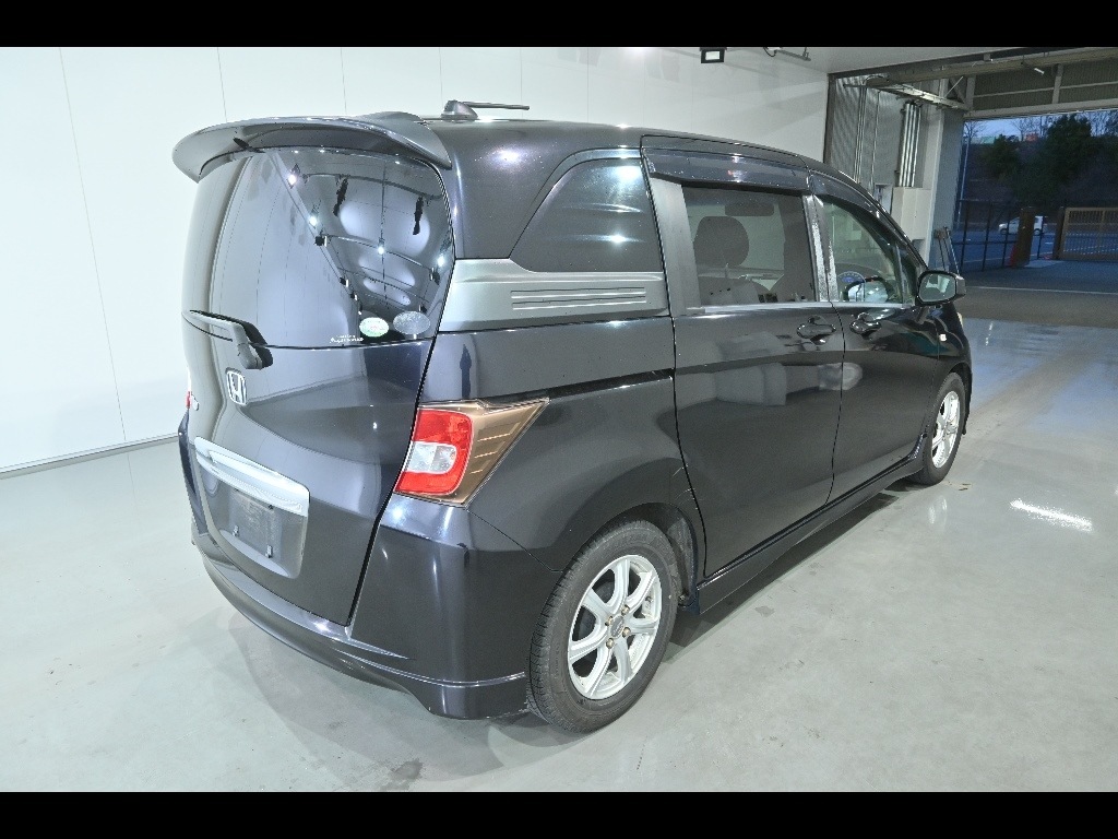 HONDA FREED SPIKE