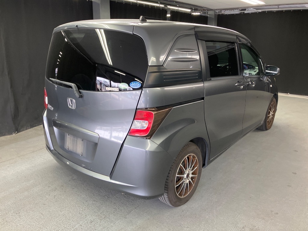 HONDA FREED SPIKE