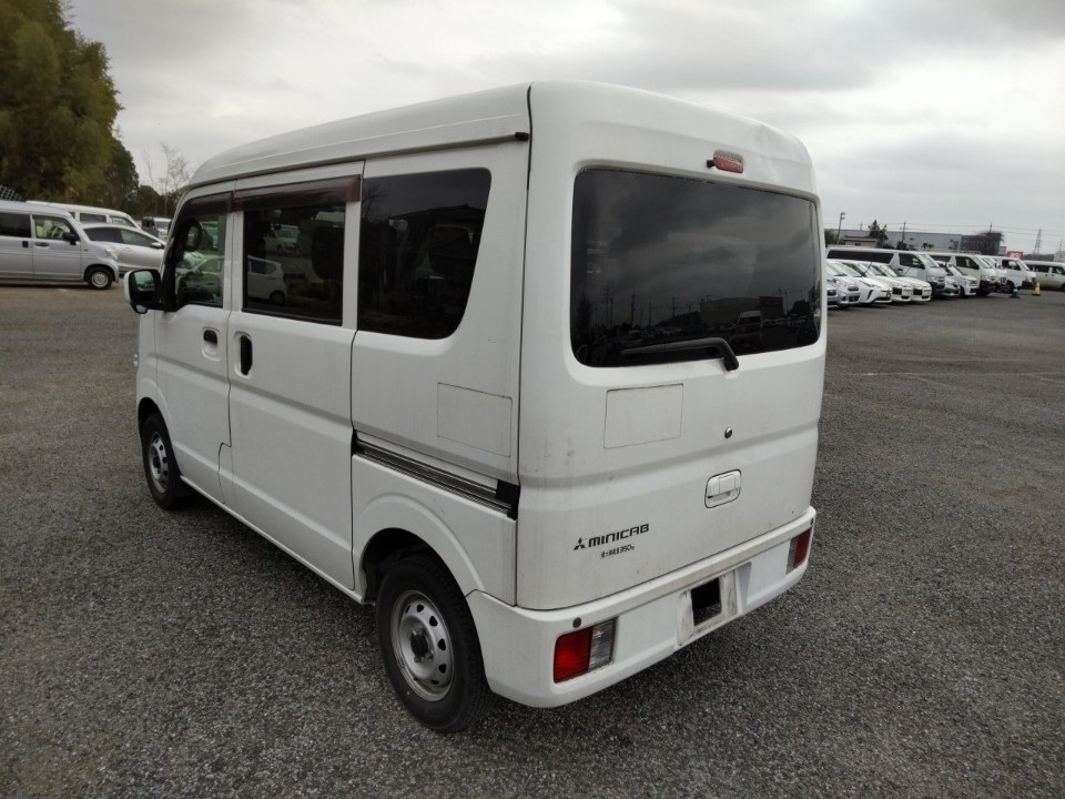 MITSUBISHI MINICAB
