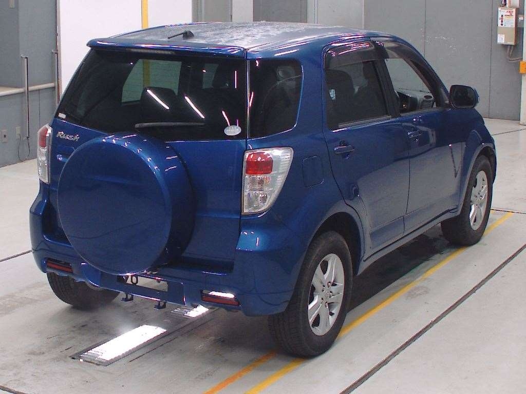TOYOTA RUSH