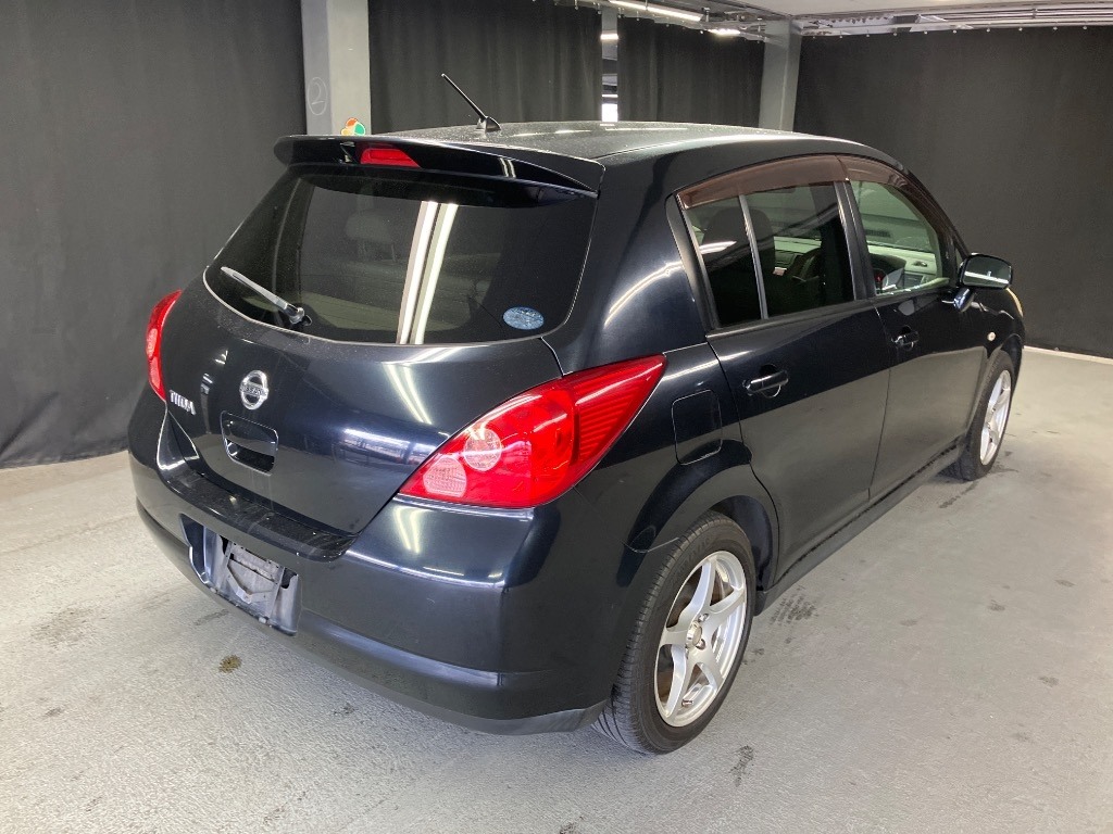 NISSAN TIIDA