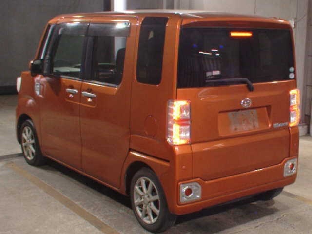 DAIHATSU WAKE