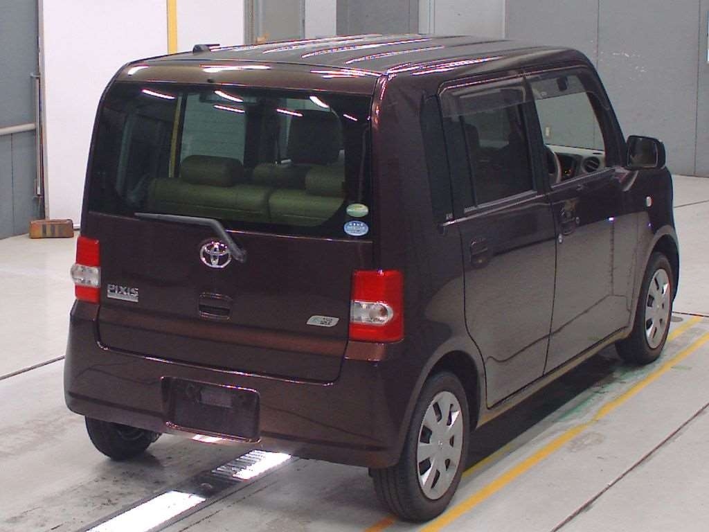 TOYOTA PIXIS SPACE