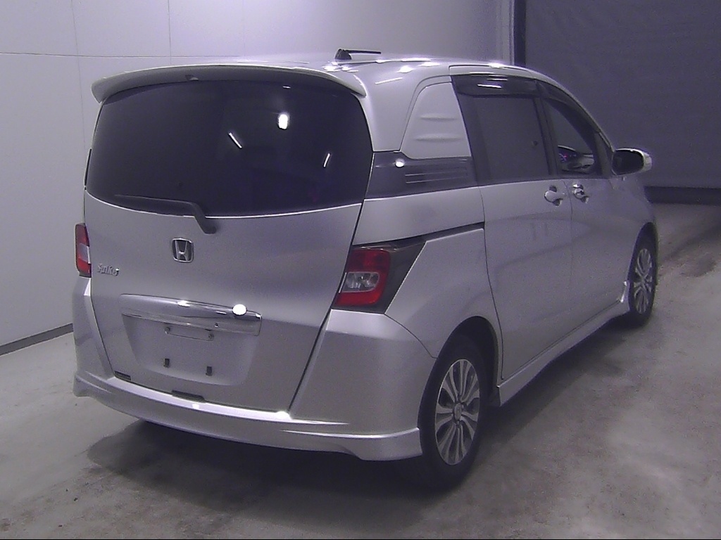 HONDA FREED SPIKE