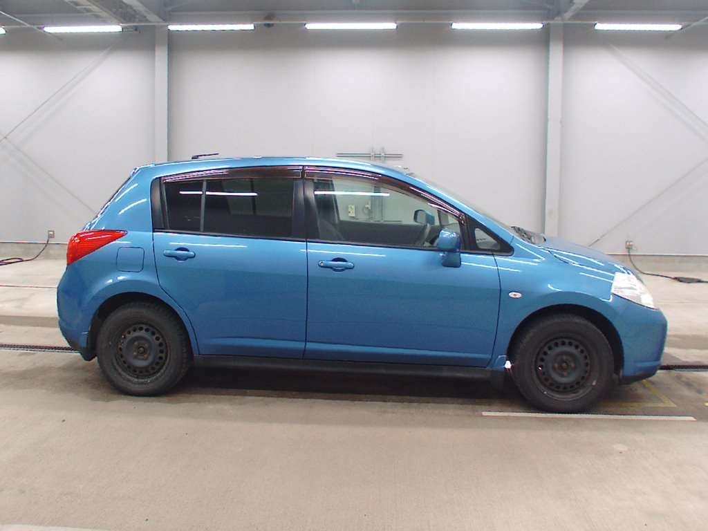 NISSAN TIIDA