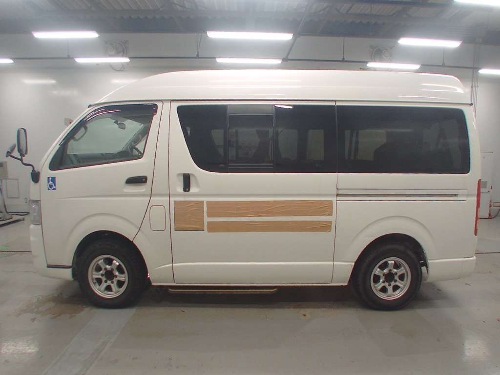 TOYOTA REGIUS ACE