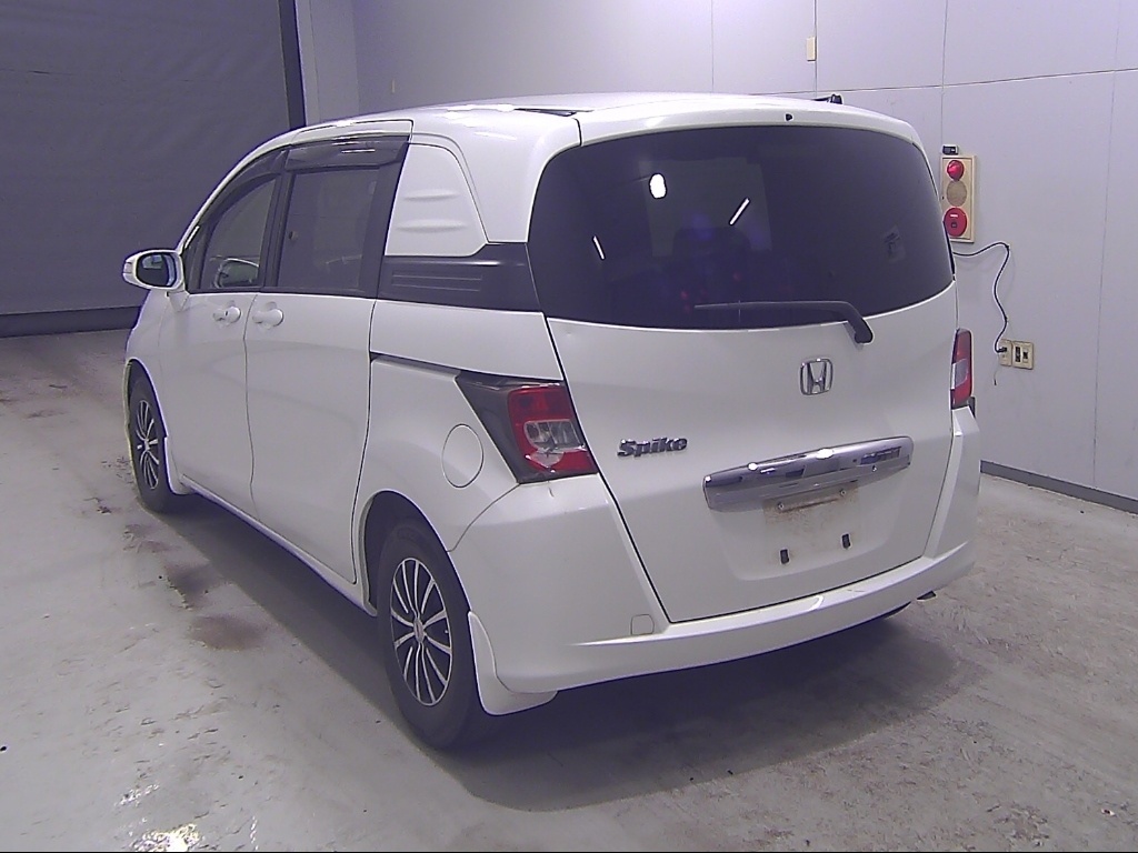 HONDA FREED SPIKE