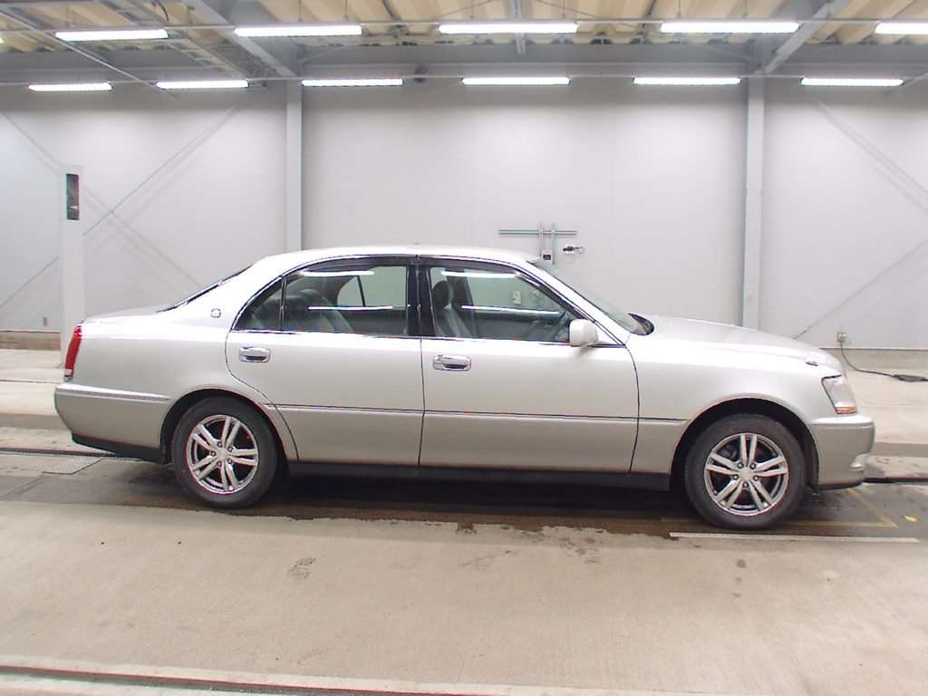 TOYOTA CROWN MAJESTA