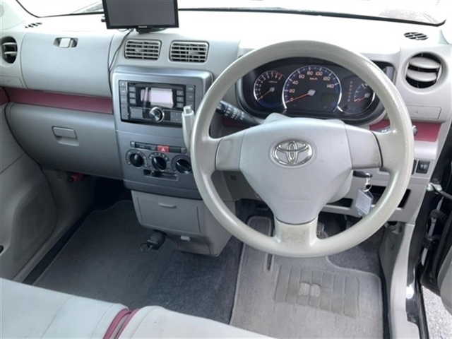 TOYOTA PIXIS SPACE