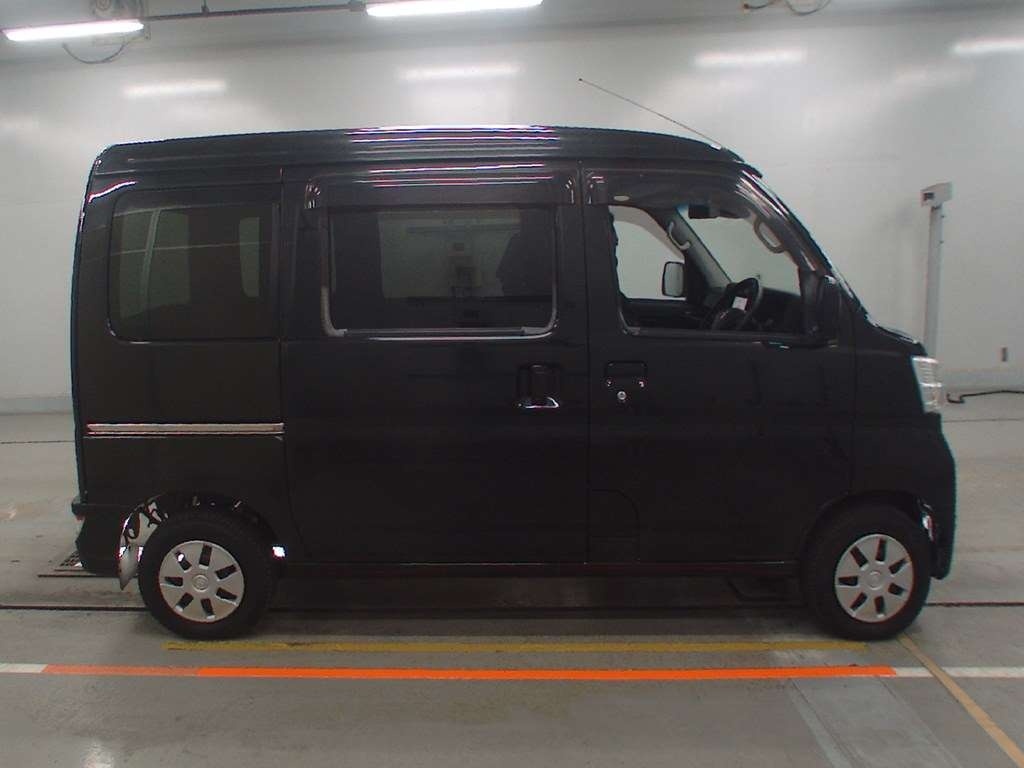 TOYOTA PIXIS VAN