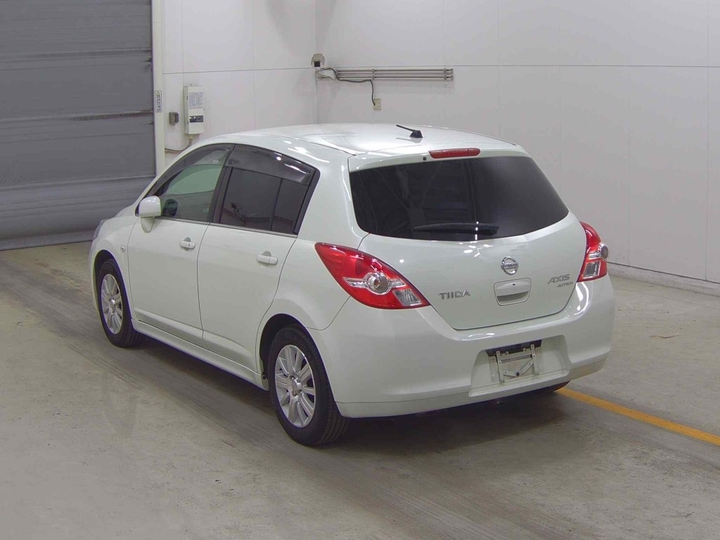 NISSAN TIIDA