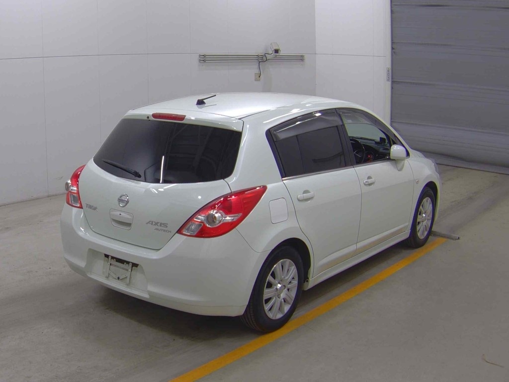 NISSAN TIIDA