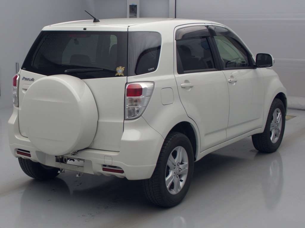 TOYOTA RUSH