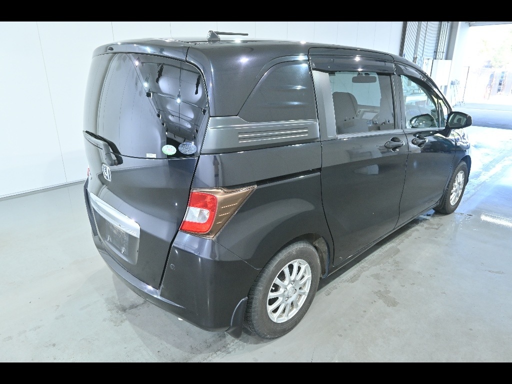 HONDA FREED SPIKE