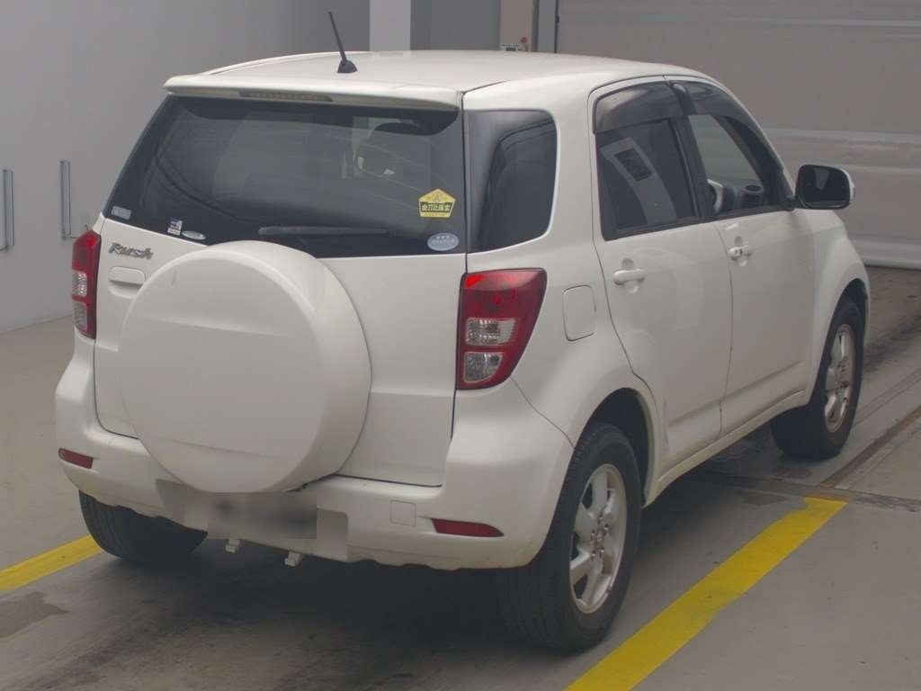 TOYOTA RUSH