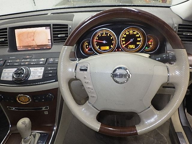 NISSAN FUGA