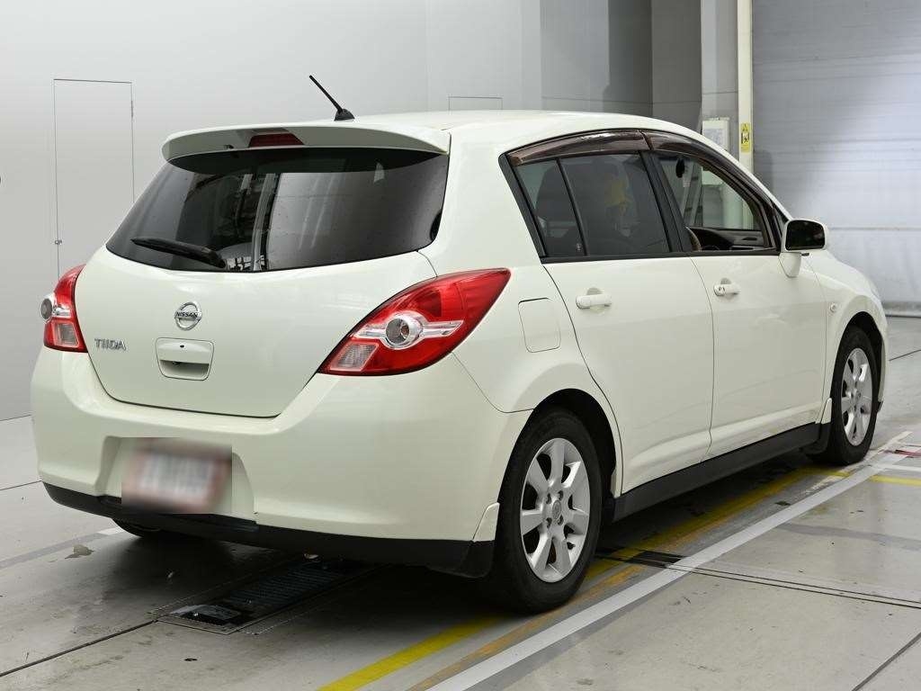 NISSAN TIIDA
