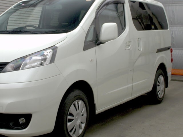 NISSAN NV200