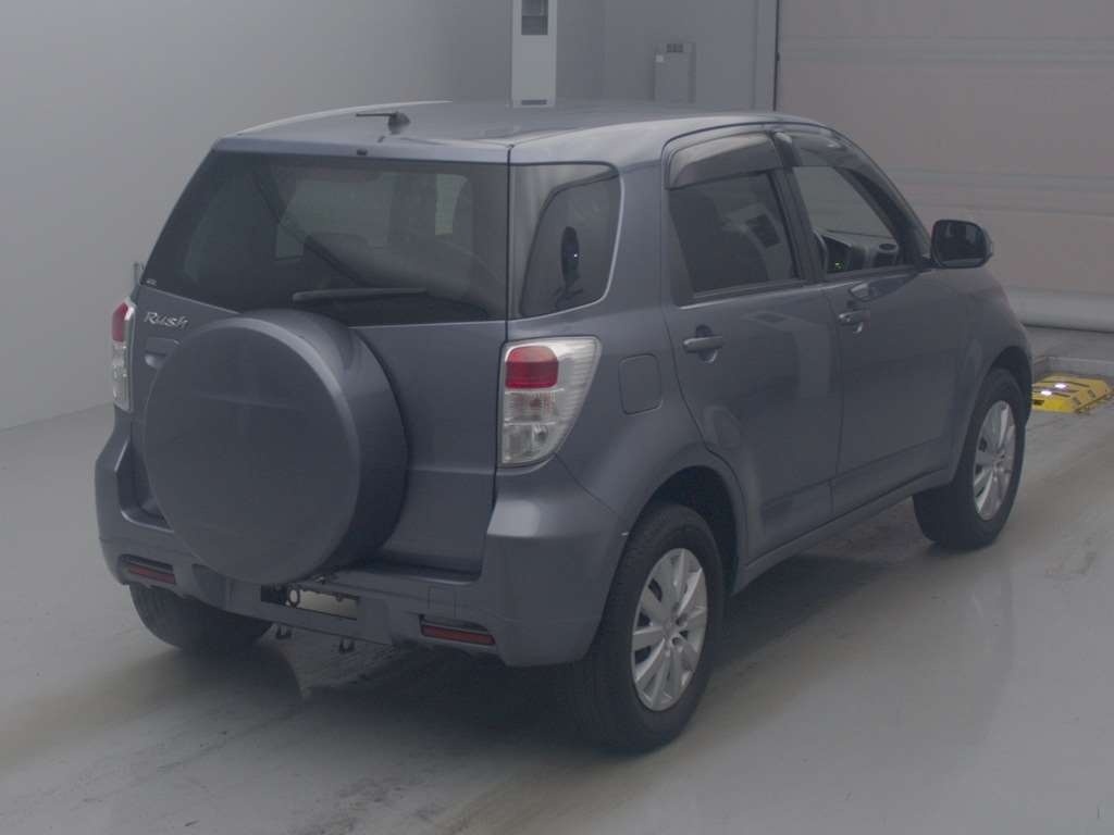 TOYOTA RUSH