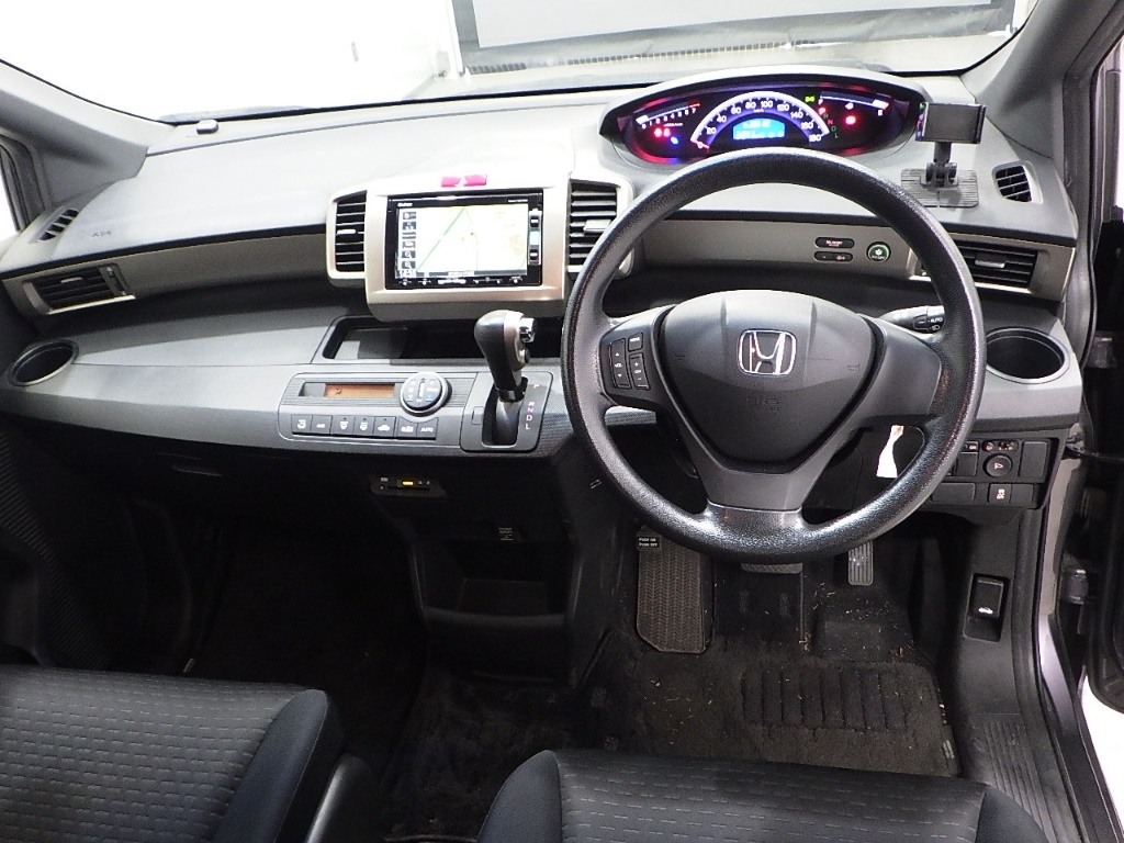 HONDA FREED SPIKE