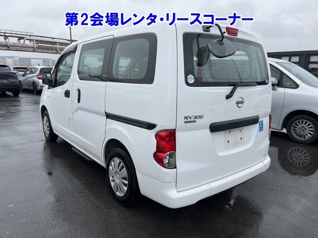 NISSAN NV200