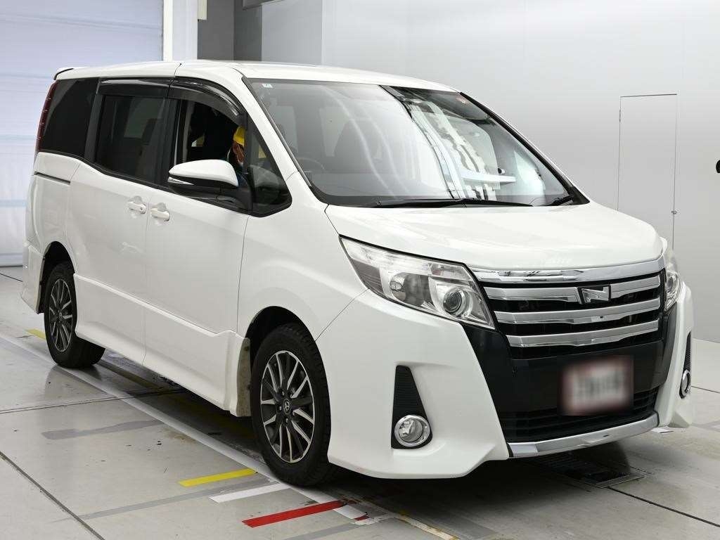 TOYOTA NOAH