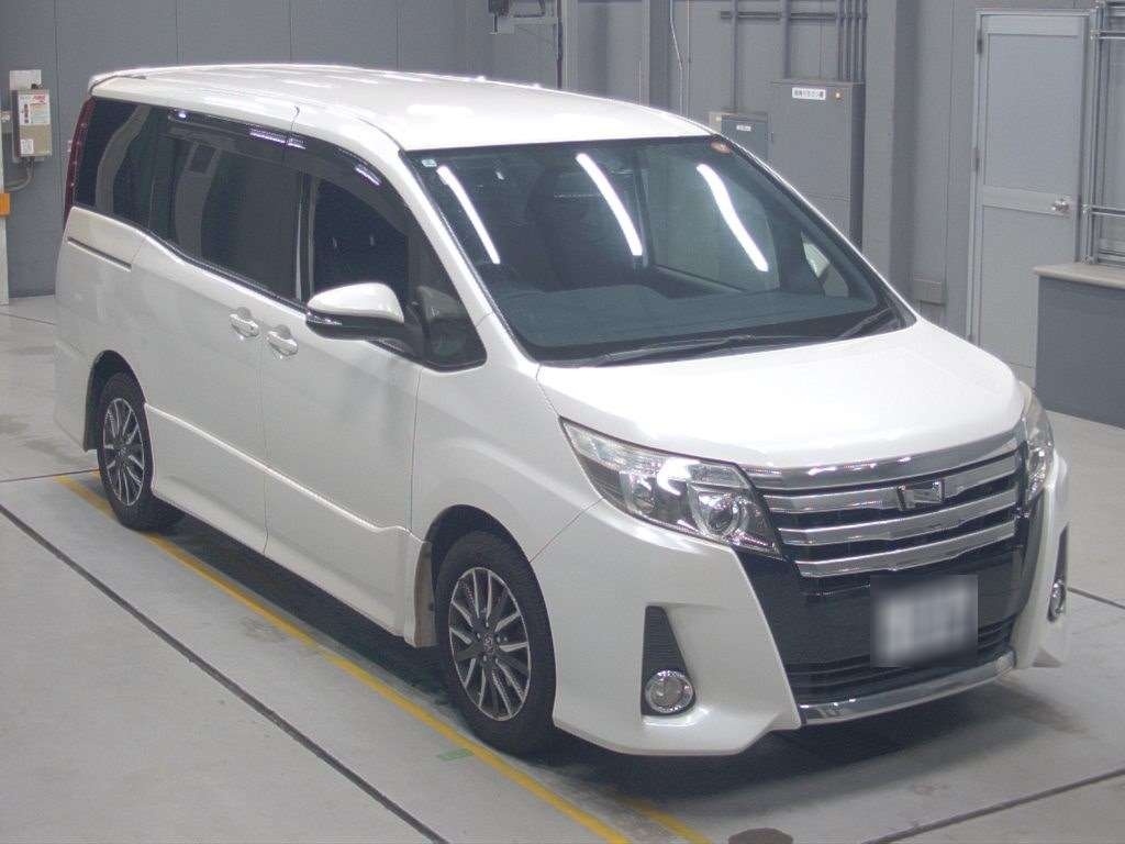 TOYOTA NOAH