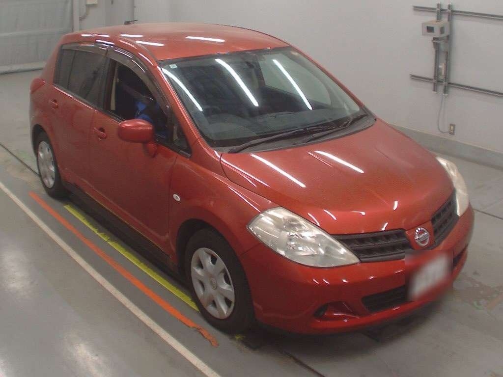 NISSAN TIIDA