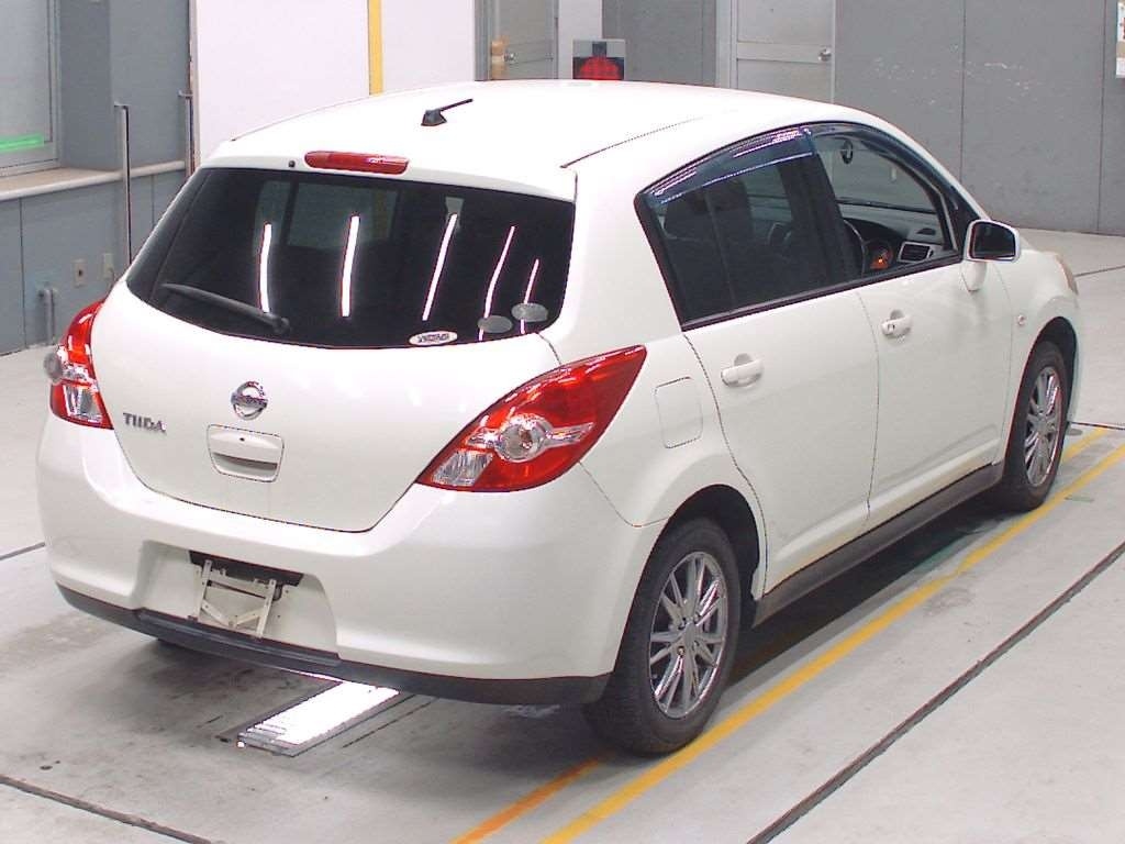 NISSAN TIIDA