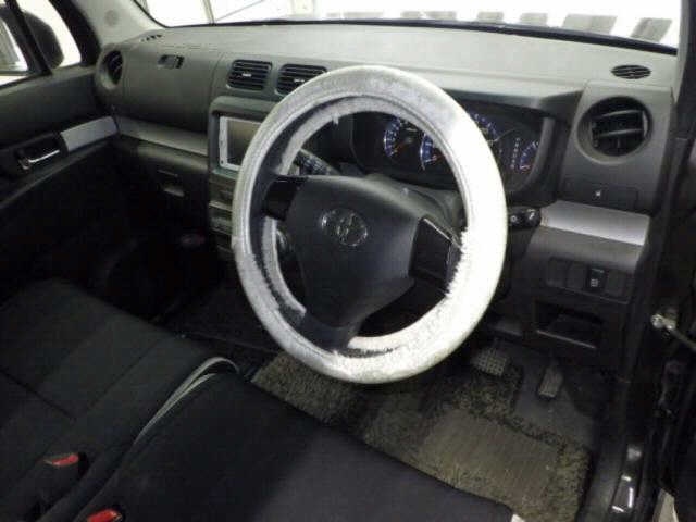 TOYOTA PIXIS SPACE