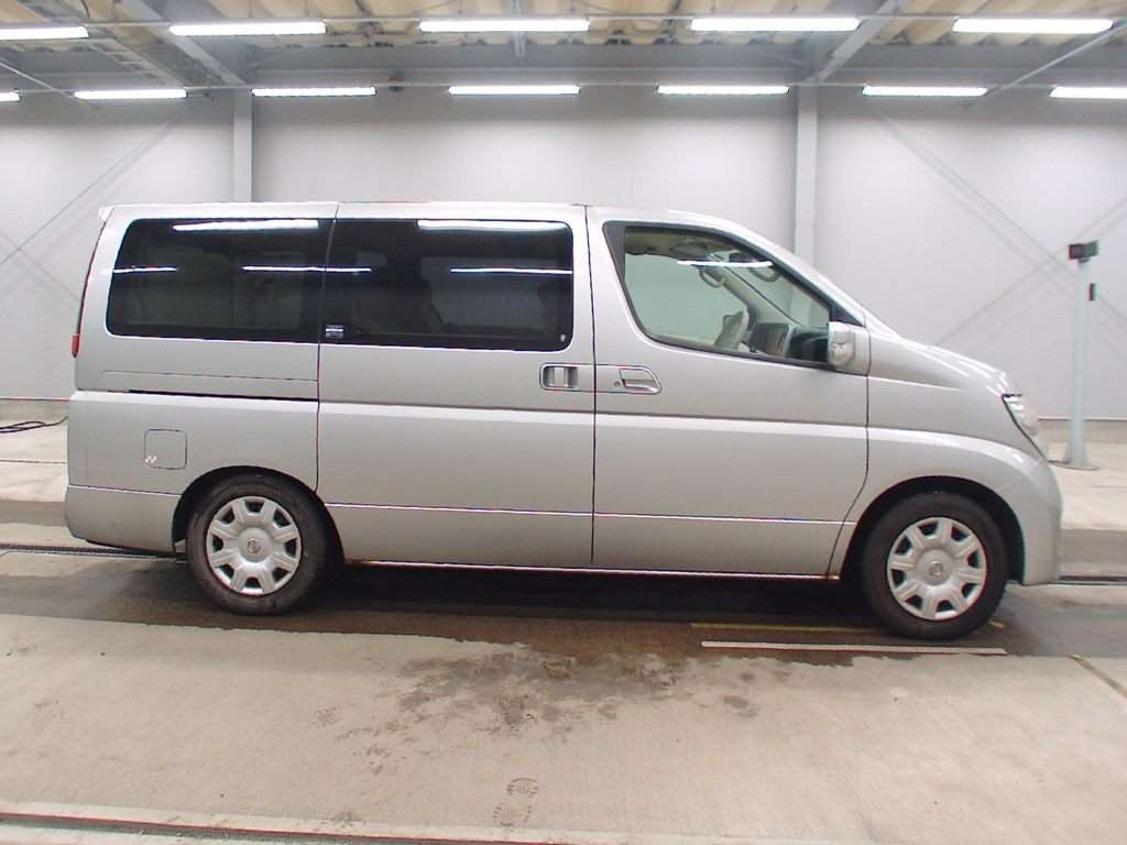 NISSAN ELGRAND