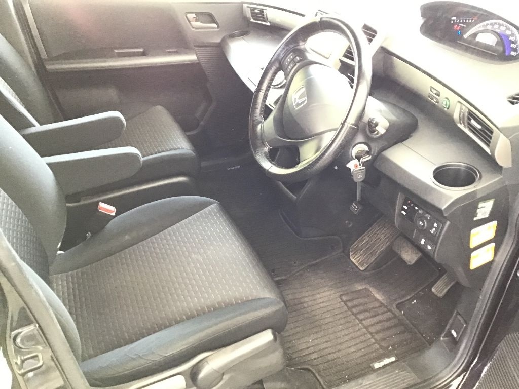 HONDA FREED SPIKE