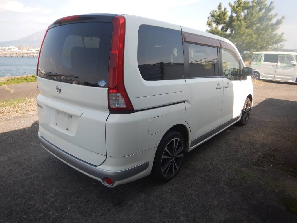 NISSAN SERENA