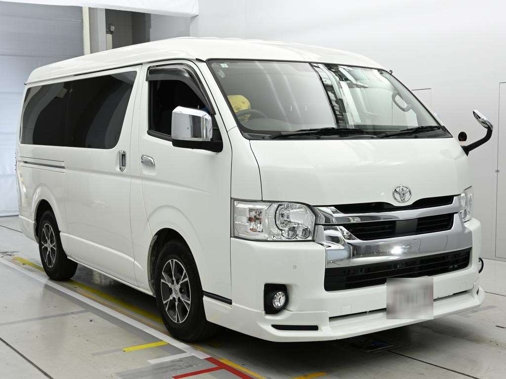 TOYOTA HIACE