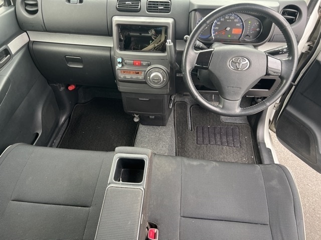 TOYOTA PIXIS SPACE